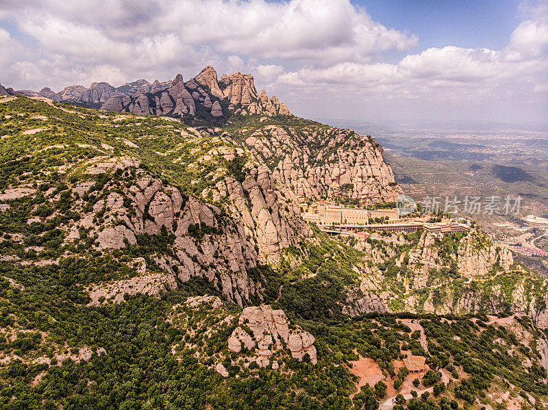 巴塞罗那蒙特塞拉特山鸟瞰图