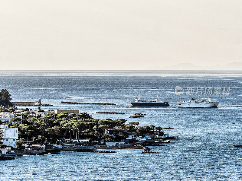 坐骨岛,意大利