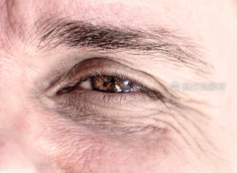 50岁男人的漂亮眼睛。