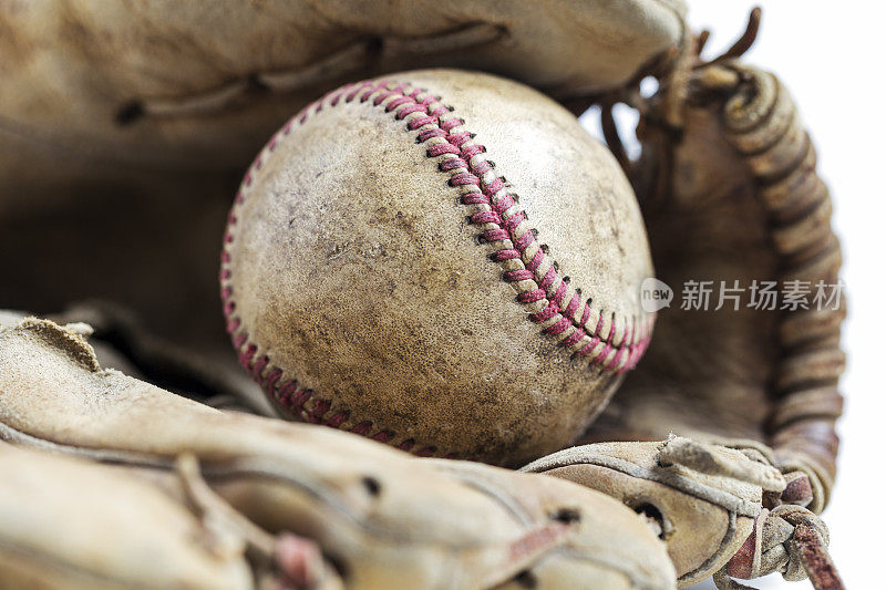 旧棒球和棒球手套