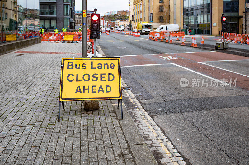 布里斯托尔的公交车道封闭交通标志