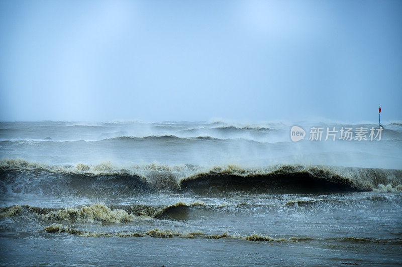 暴风雨和巨浪