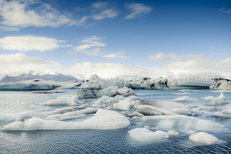 在Jökulsárlón冰川泻湖中的冰山