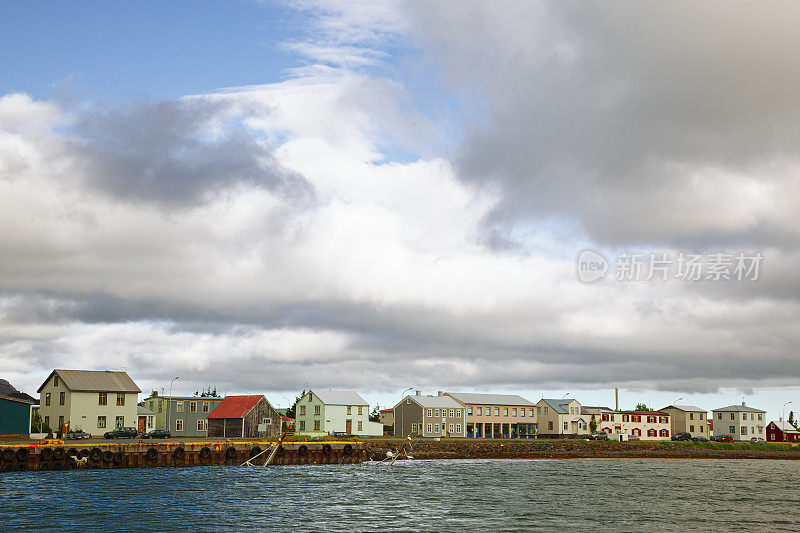 Flateyri城市视图。Westfjords。冰岛。