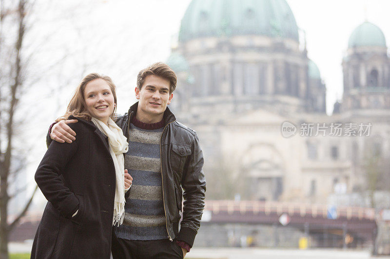 年轻夫妇访问柏林
