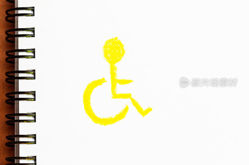 生动的黄色蜡笔画的国际轮椅符号