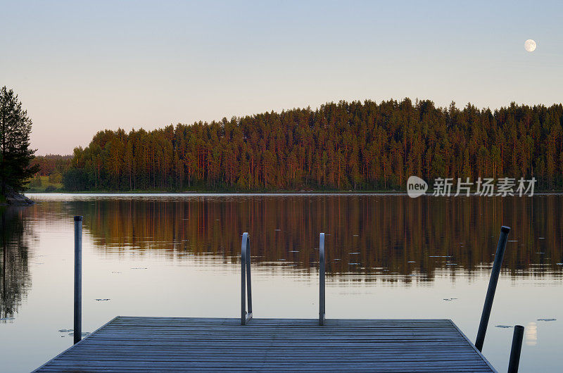 斯堪的纳维亚的湖景