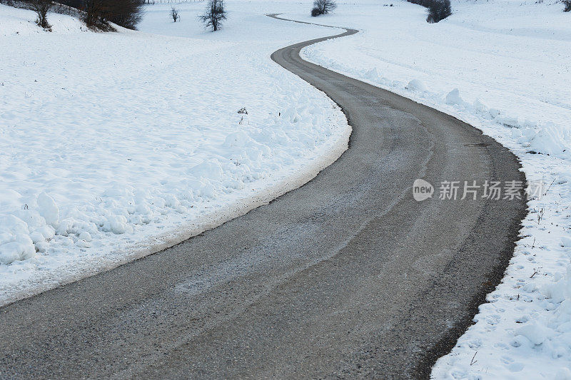 蜿蜒的道路