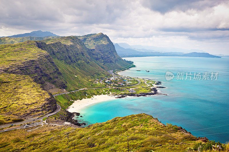 夏威夷瓦胡岛的热带海滩和山景