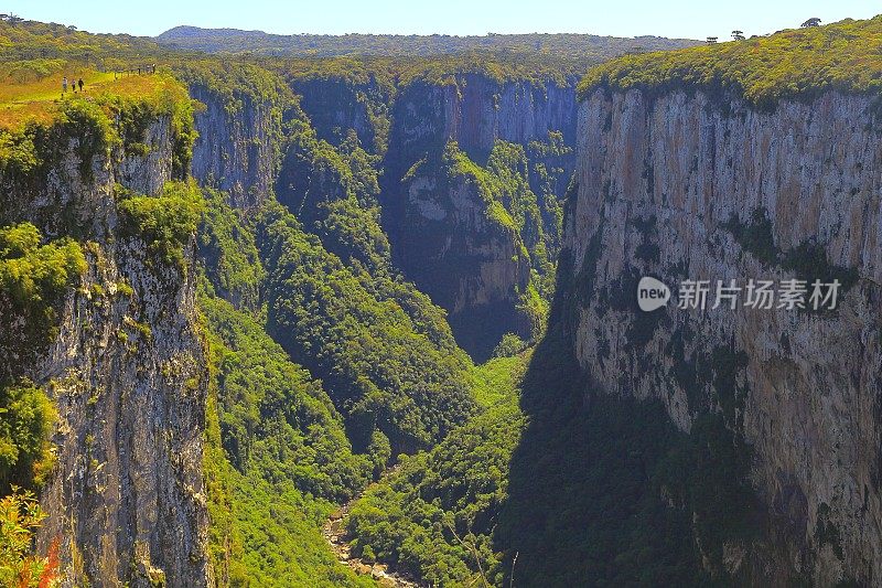 Itaimbezinho峡谷，位于美国巴西南部的大河湾