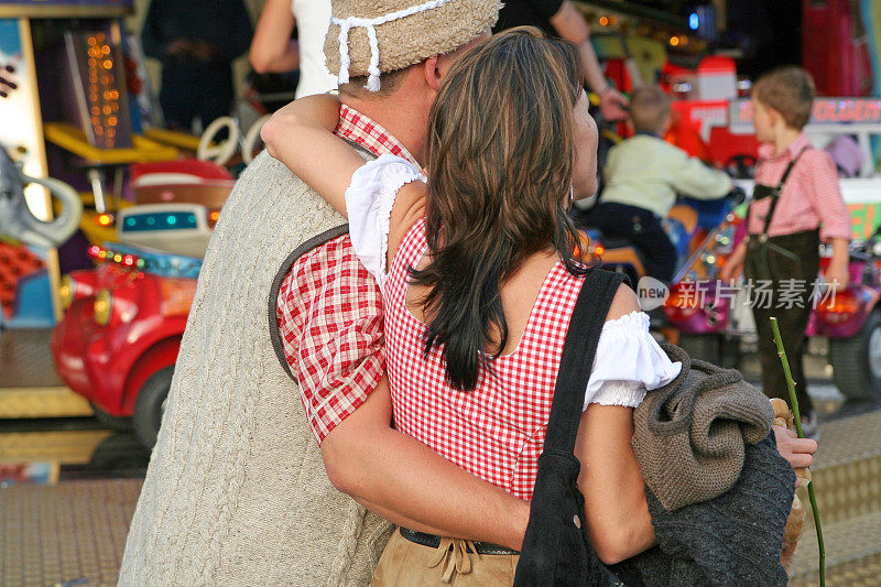 在十月节上搭配服装