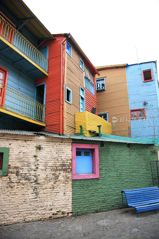 阿根廷布宜诺斯艾利斯卡米尼托五颜六色的房子。