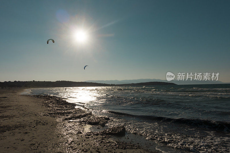 日落时的海滩对天景色