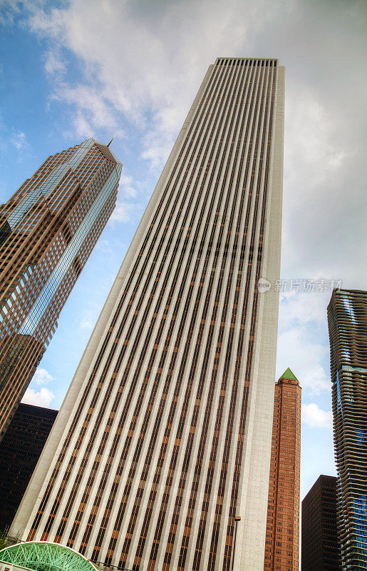 伊利诺斯州芝加哥市中心的摩天大楼