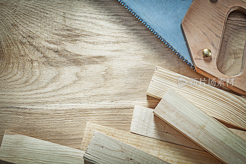 收集锋利的手锯木板上的木板构造