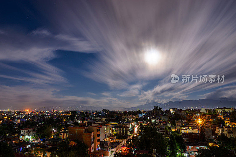 尼泊尔帕坦的满月之夜