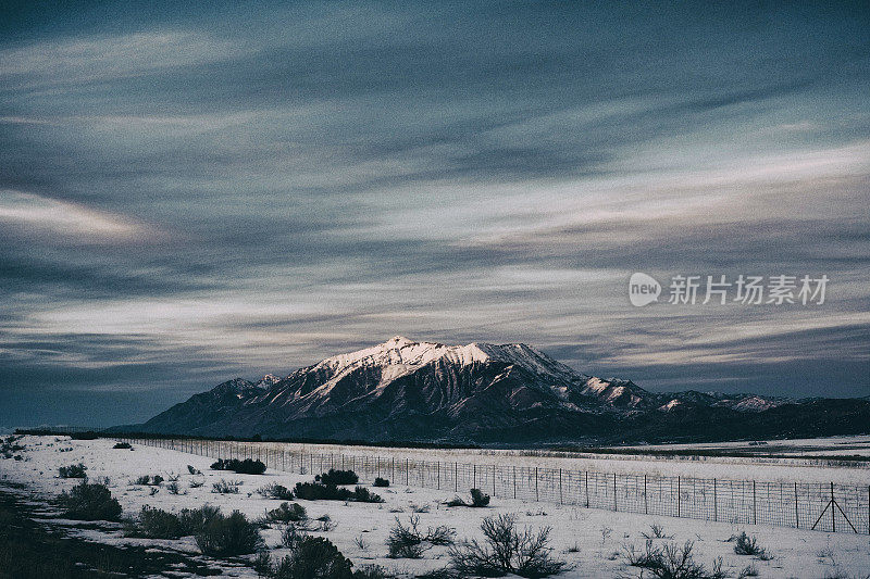 日落在雪帽山