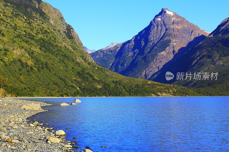 迪克森湖，荒野林地，山脉-托雷斯德尔潘恩，巴塔哥尼亚