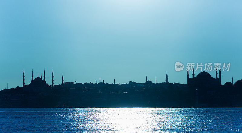 历史上的苏丹艾哈迈德蓝色清真寺和圣索菲亚教堂纪念碑剪影博斯普鲁斯在土耳其伊斯坦布尔