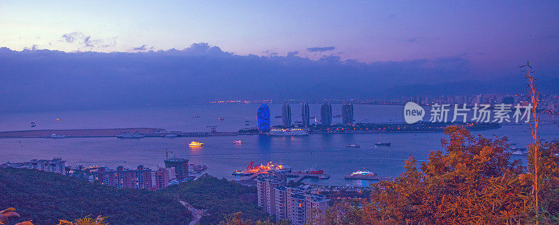 夜城三亚，中国。凤凰岛观景台。发光的知识。