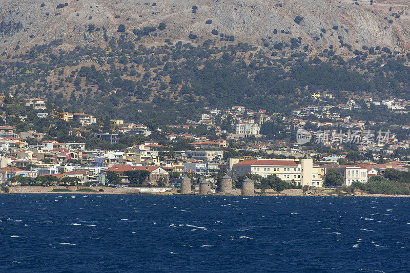 希腊爱琴海希奥斯岛海滨历史悠久的奥斯曼风车