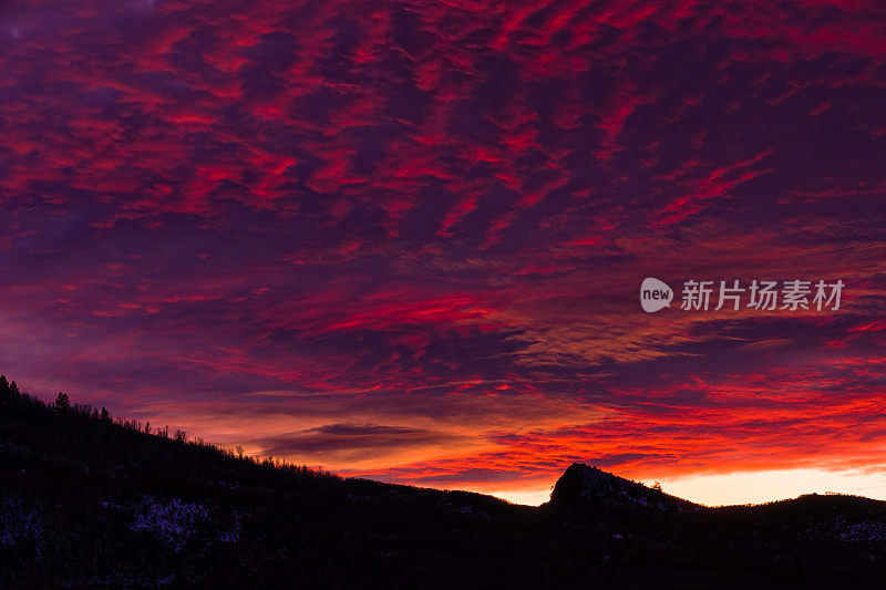 五彩缤纷的晚霞和天空