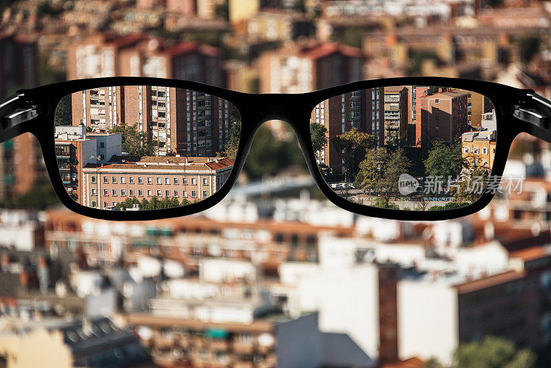 近视——聚焦城市的眼镜