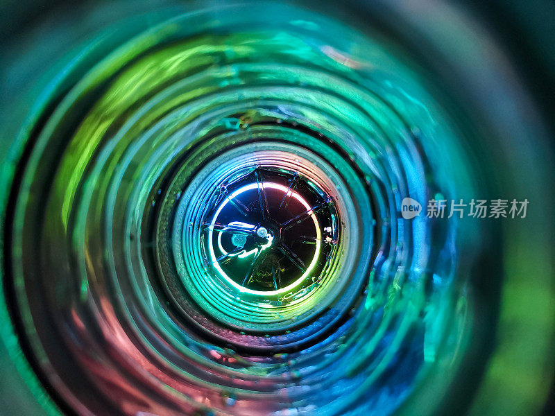 多彩的螺旋隧道漩涡图案