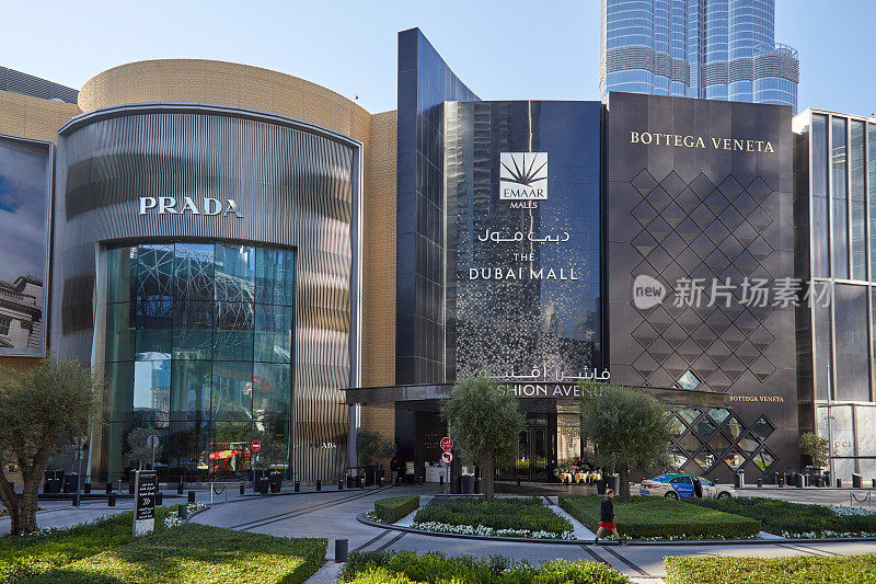 迪拜购物中心，时尚大道豪华购物中心入口，阳光明媚