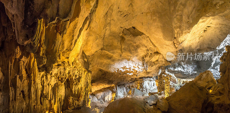 越南下龙湾的洞穴