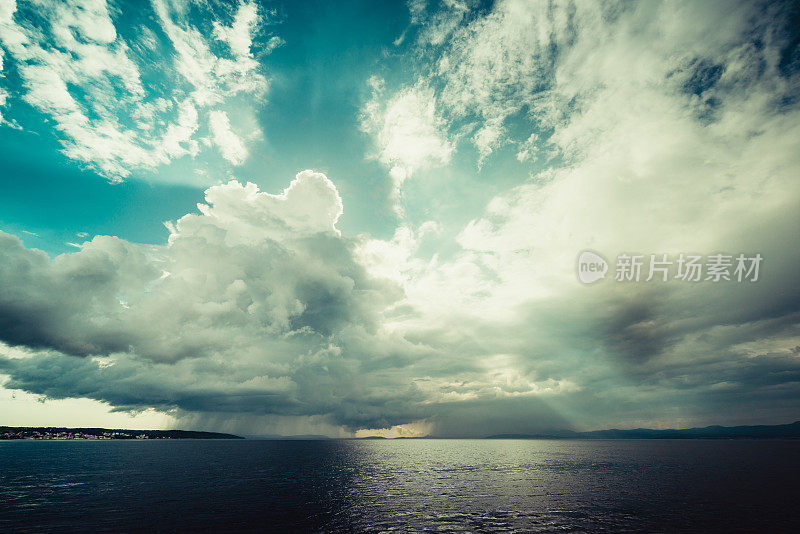 海上有雷雨