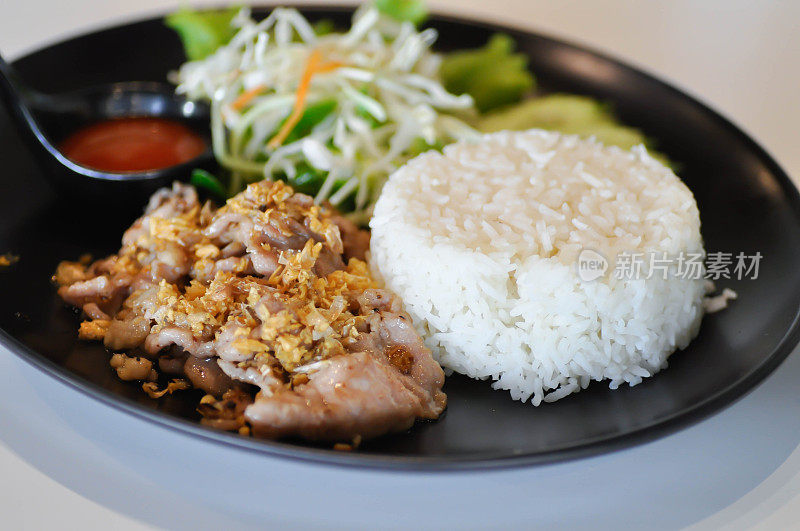 蒜蓉猪肉炒饭，猪肉炒饭