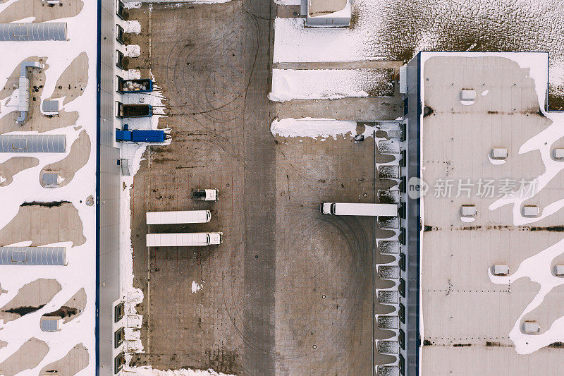 配送中心鸟瞰图，工业物流园区无人机摄影。