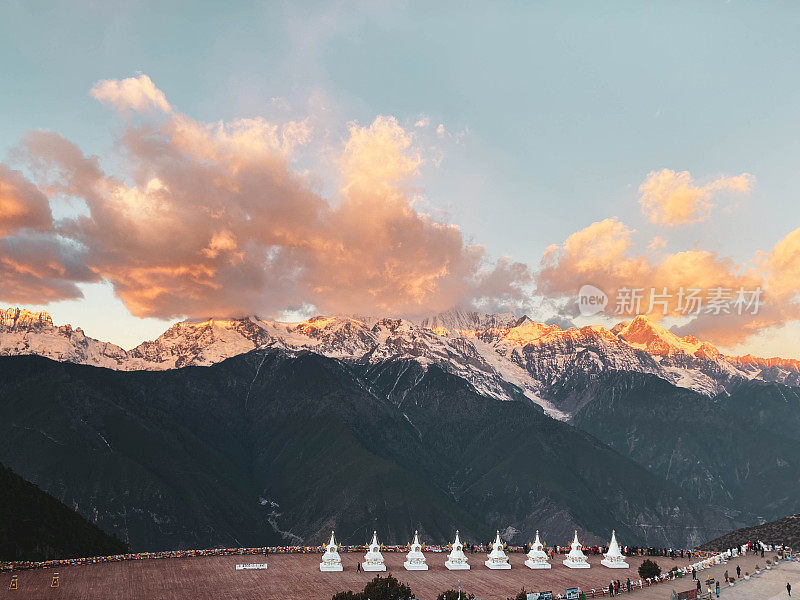 中国云南，德清，梅里雪山和飞来寺藏传佛塔