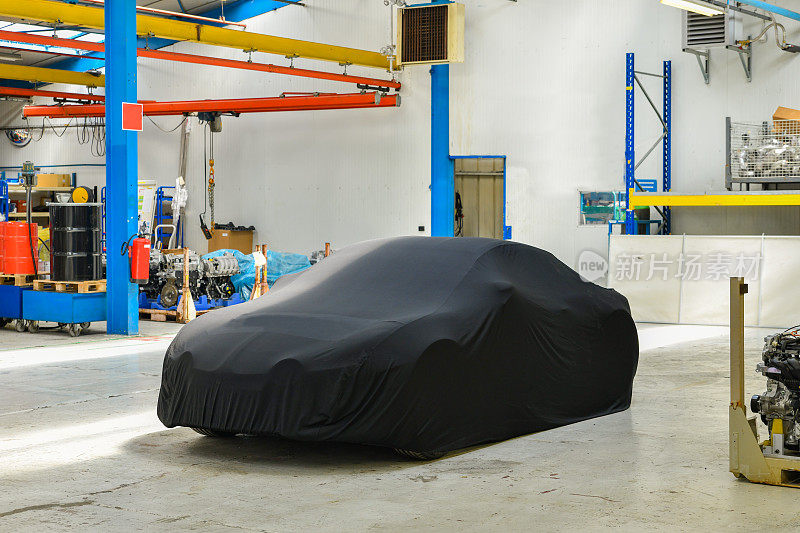 新汽车模型在展示前在工厂展出
