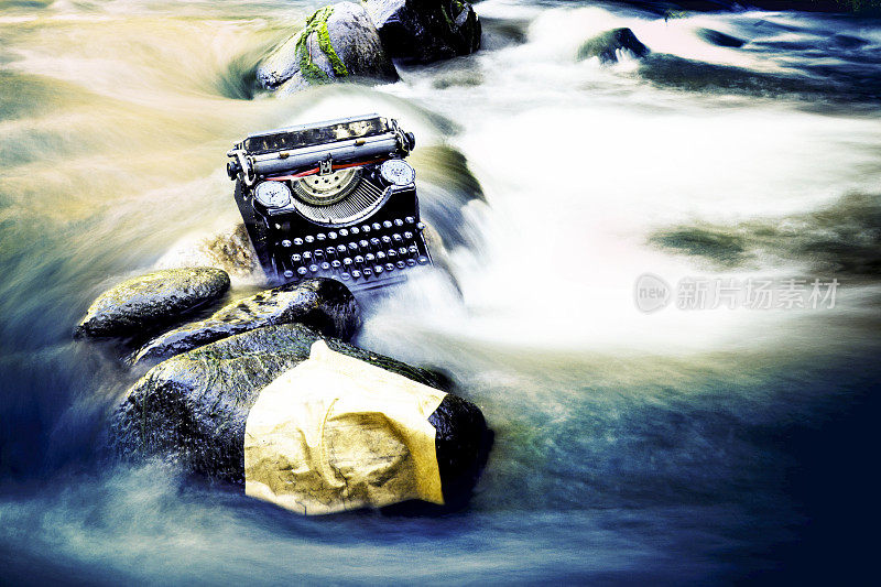 打字机在河上