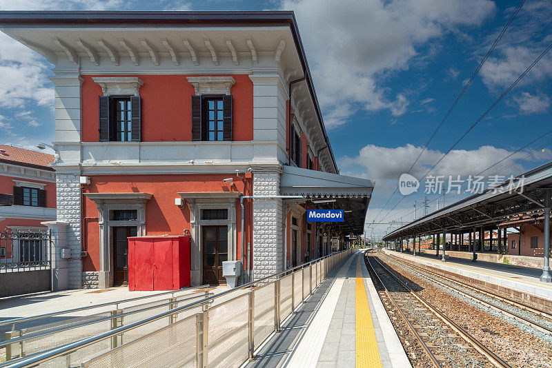 蒙多维，意大利，火车站