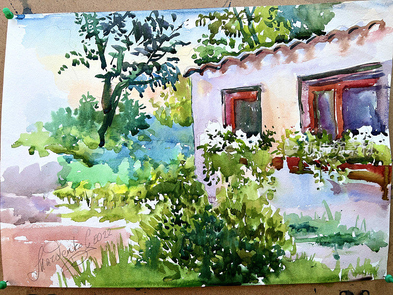 这幅画是用颜料画的，上面描绘了一个房子，窗台上有花，周围有很多绿色植物，画的过程中，因为一些细节是底漆只是一个白色的地方
