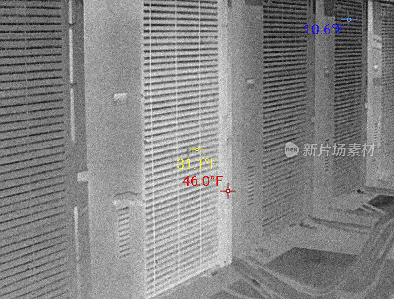 空调冷却塔不同部位的华氏温度变化设置了分体系统和屋顶管道的单色热红外视图。