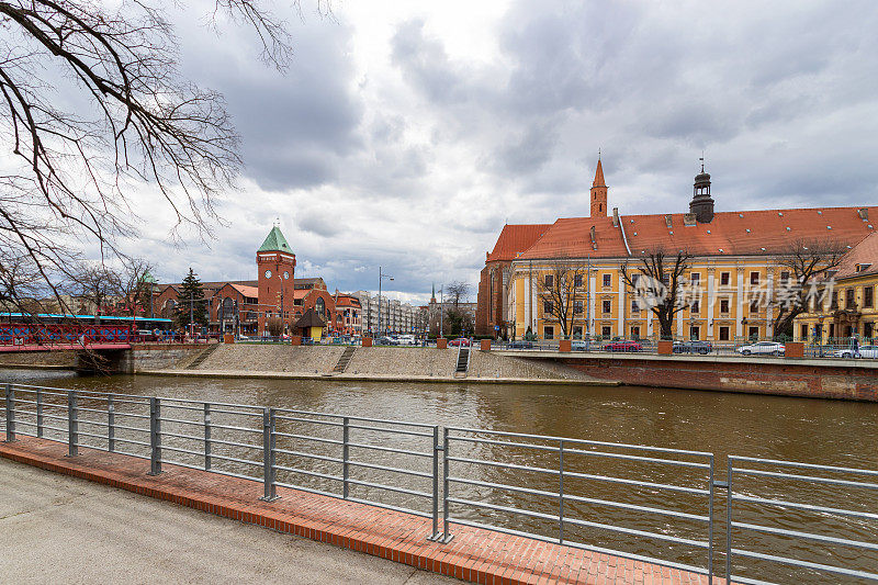 弗罗茨瓦夫古城美丽而古老的建筑，坐落在奥德拉河畔。弗罗茨瓦夫。