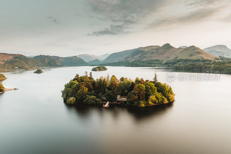 日落在德温特沃特，湖区，英格兰，英国