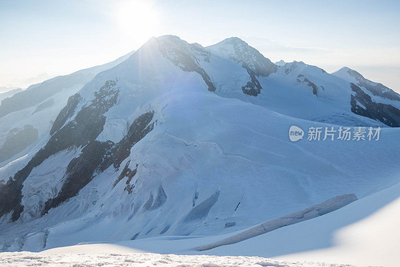 瑞士的雪山山脊