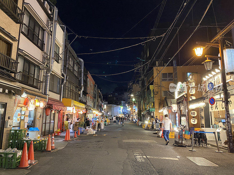 日本-东京-浅草区-夜晚的街道