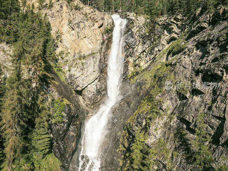 雷纳瀑布在Ötztal