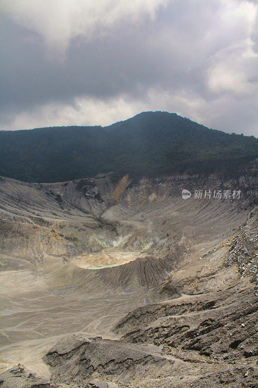 唐库班火山佩拉胡火山口