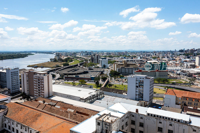 巴西阿雷格里港和瓜伊巴河鸟瞰图