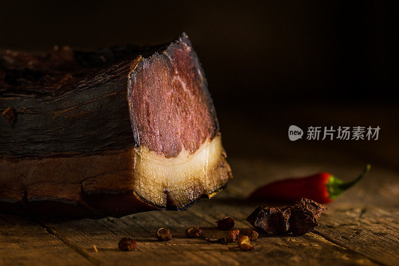 亚洲国家自制腌肉的特写