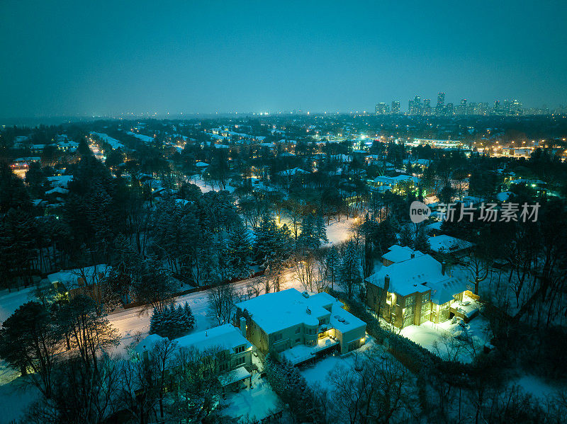 冬天，北约克地区贵族住宅区的雪夜