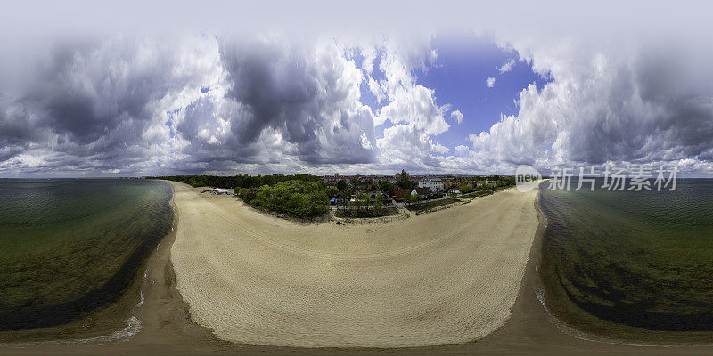 夏天的波罗的海，沙滩(360度鸟瞰图)