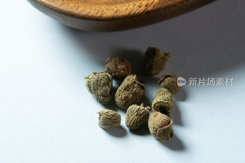 白底中药覆盆子